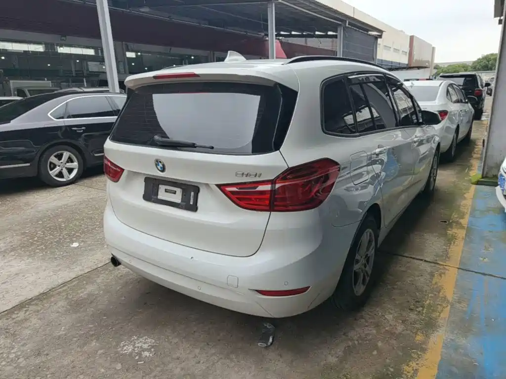 BMW 2 Series Tourer (Import) 218 i Leading