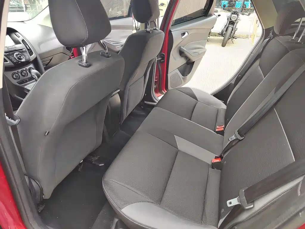 Focus Hatchback 1.6 L Auto Comfort