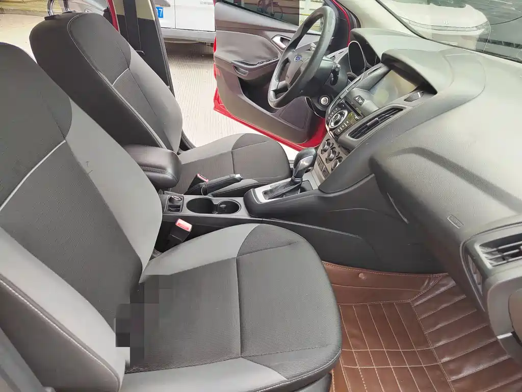 Focus Hatchback 1.6 L Auto Comfort