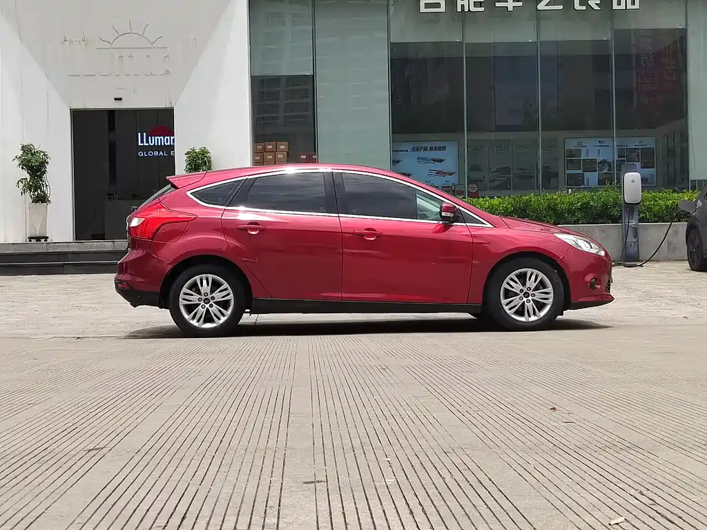 Focus Hatchback 1.6 L Auto Comfort