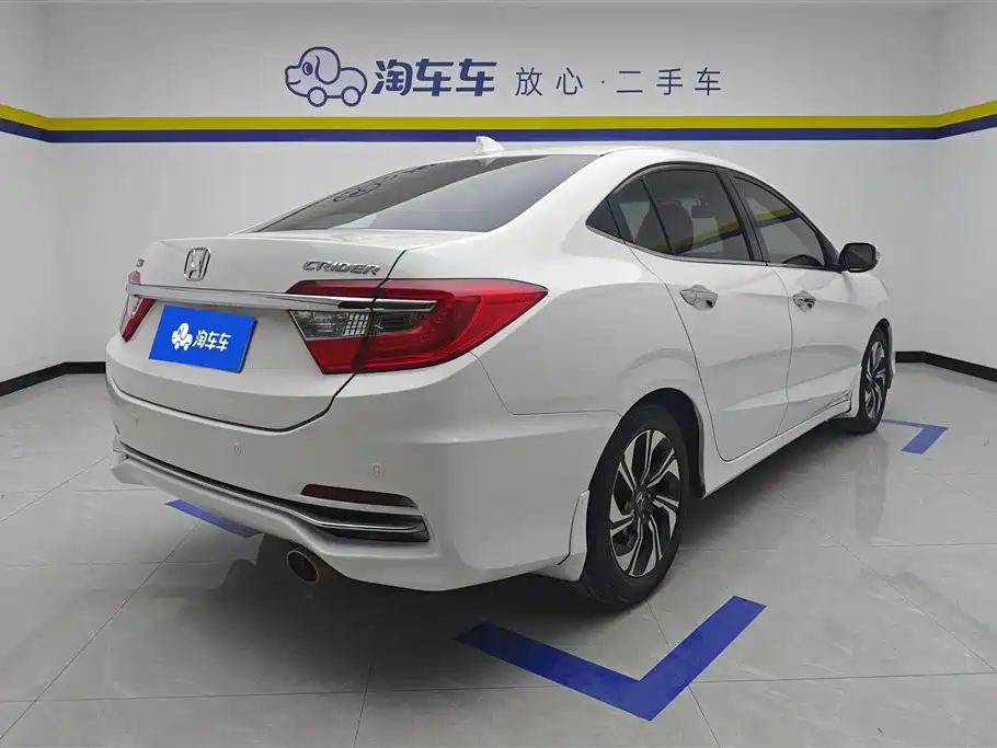 Crider 1.8 L CVT Luxury