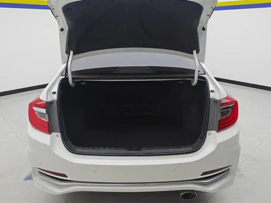 Crider 1.8 L CVT Luxury