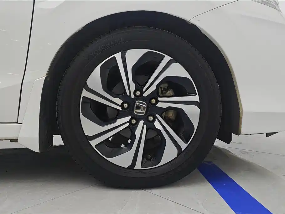Crider 1.8 L CVT Luxury
