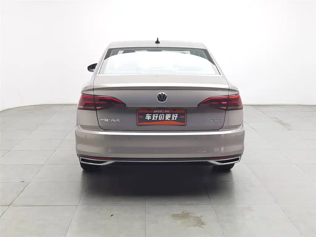 Bora 1.5 L Auto Comfort Connected