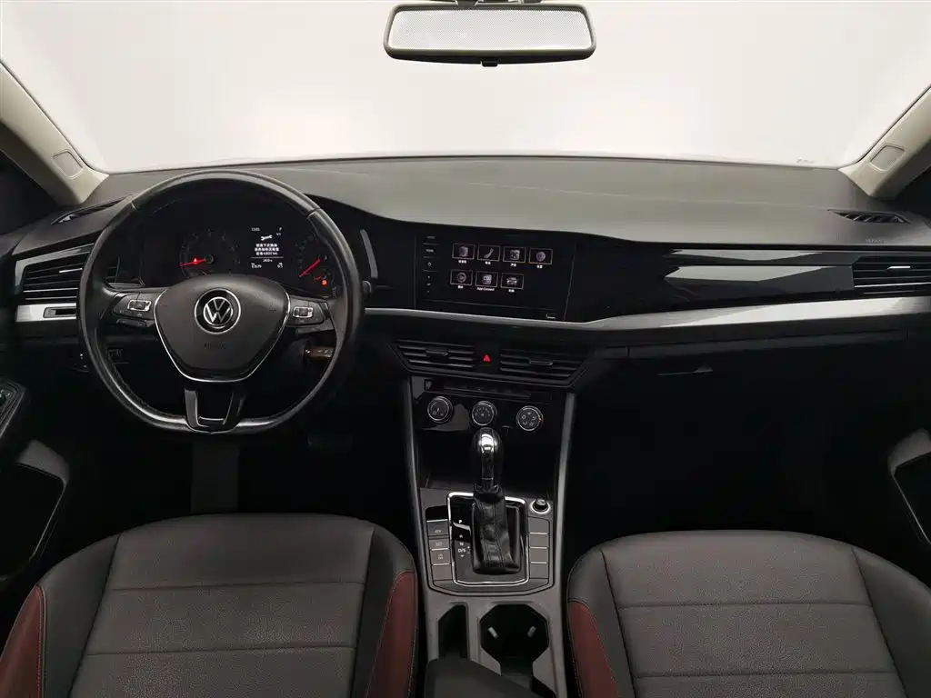 Bora 1.5 L Auto Comfort Connected