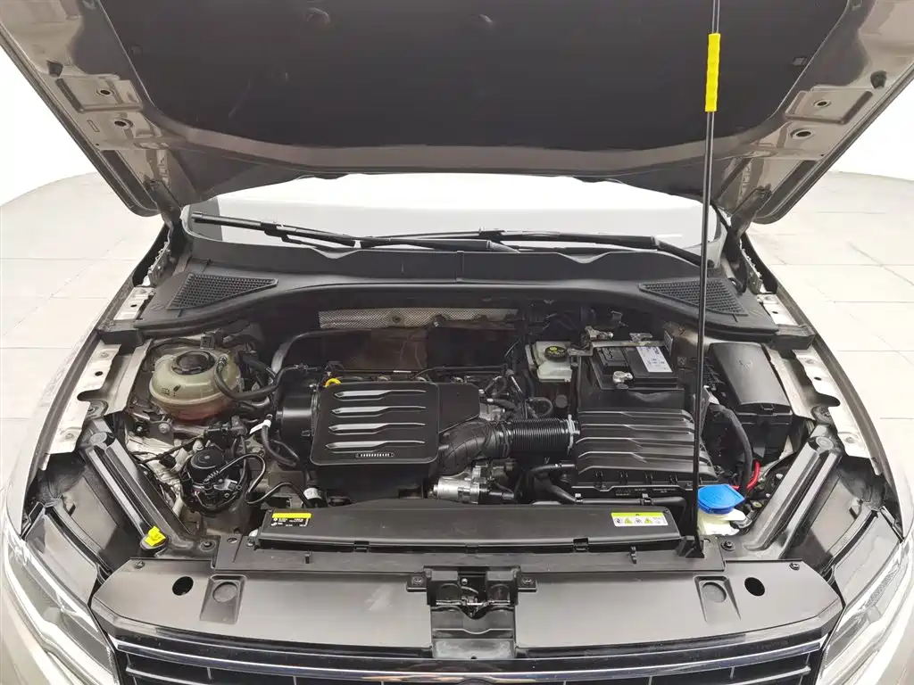 Bora 1.5 L Auto Comfort Connected
