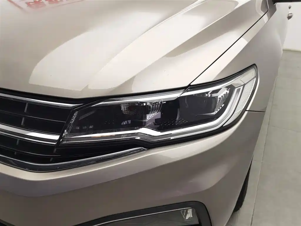 Bora 1.5 L Auto Comfort Connected