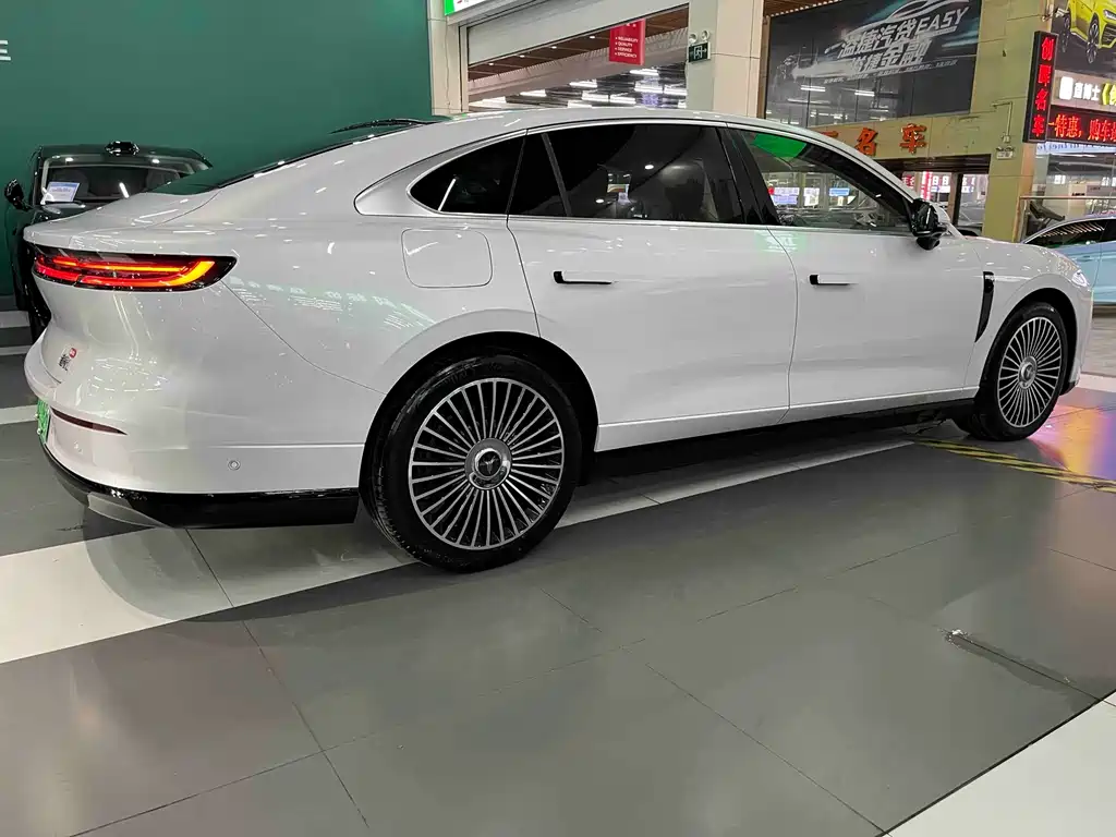 Voyah Zhuiguang L 4 WD Ultra