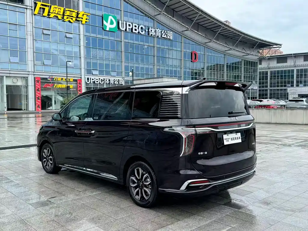 Hongqi HQ9 2.0 T Connected Flagship