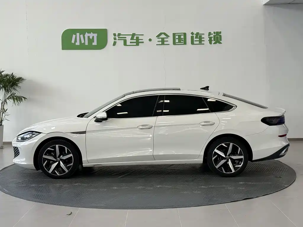 Lamando Lamando L 280 TSI DSG Spicy Cool