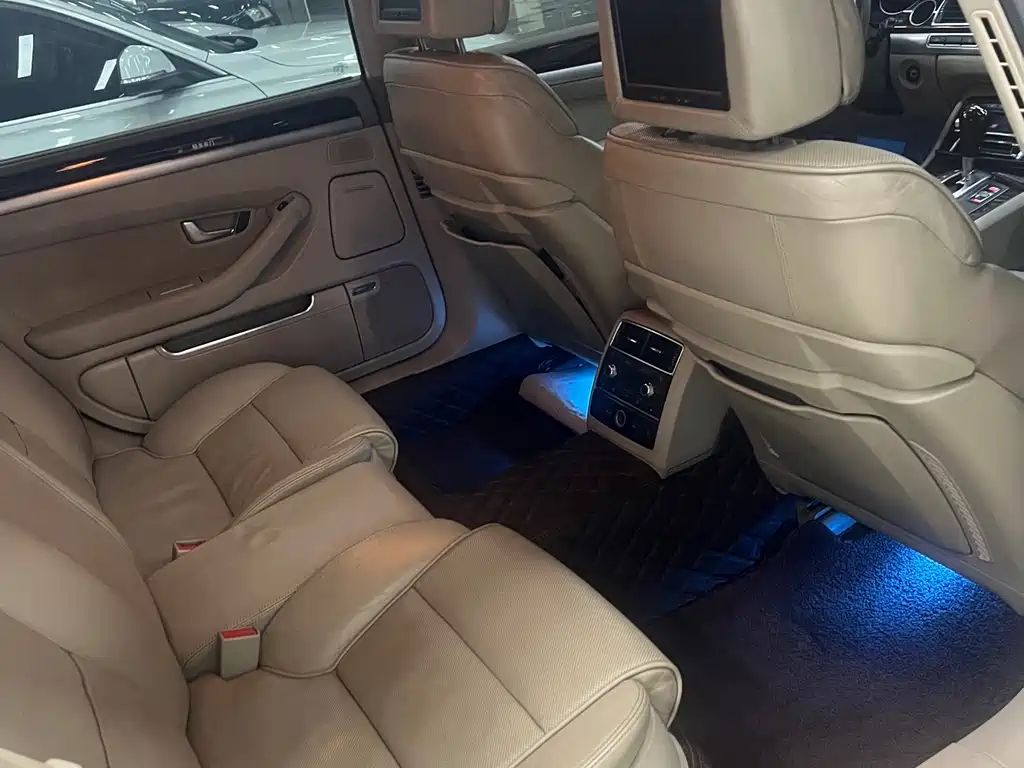 Audi A8 A8 L 4.2 FSI Distinguished