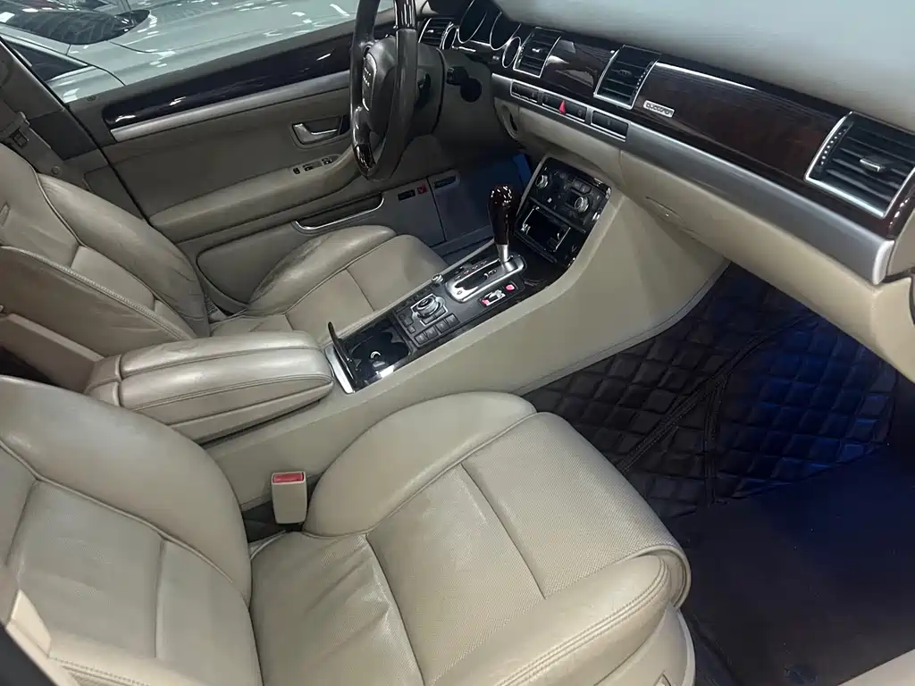 Audi A8 A8 L 4.2 FSI Distinguished