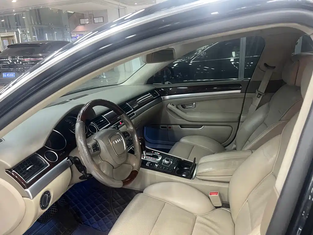 Audi A8 A8 L 4.2 FSI Distinguished