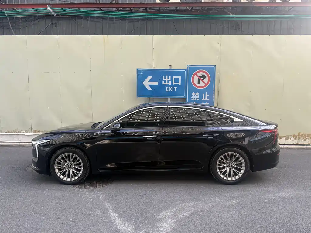 Besturn B70 3 rd Gen 1.5 T Auto Pleasure 70 Anniversary