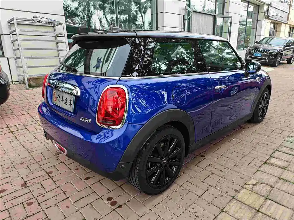MINI 1.5 T COOPER Artist