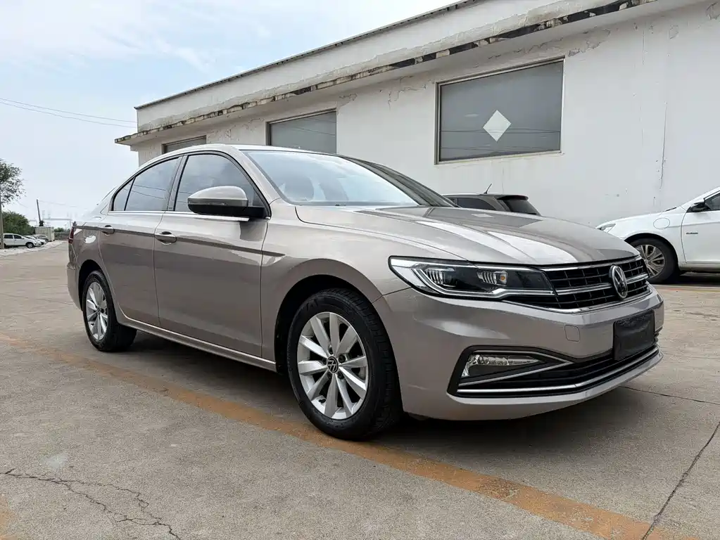 Bora 1.5 L Auto Elite Connected