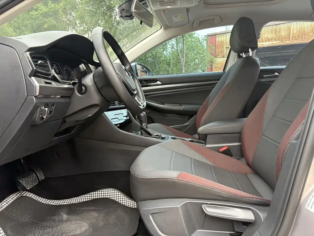 Bora 1.5 L Auto Elite Connected