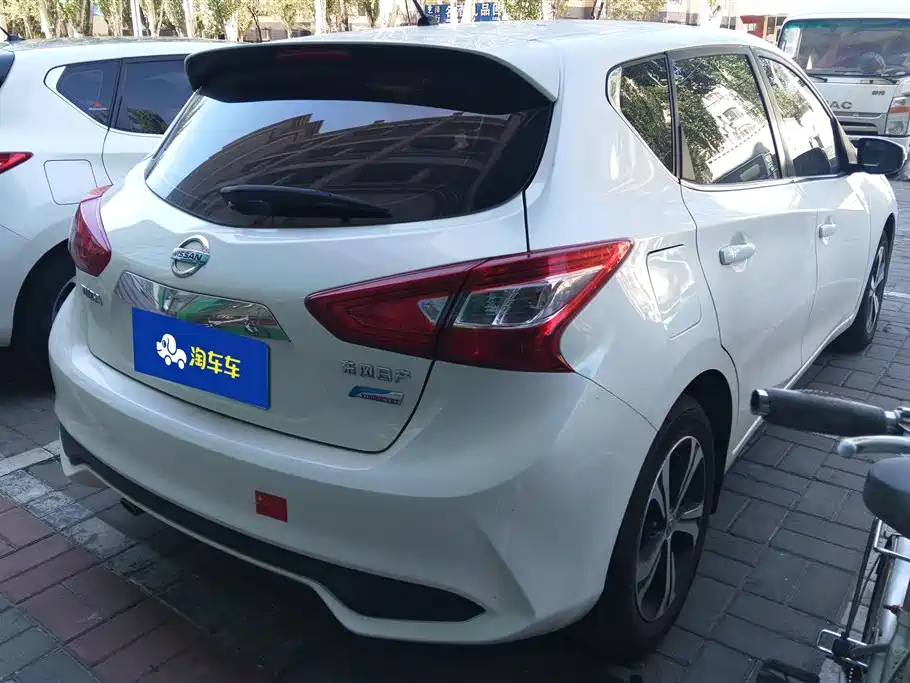 Tiida 1.6 L CVT Smart Travel