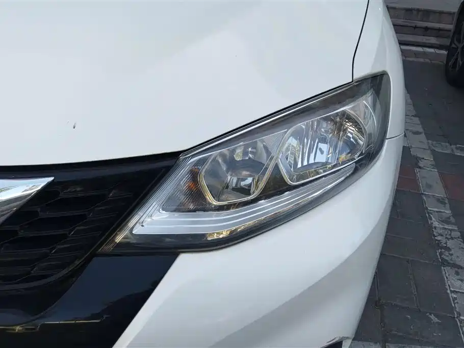 Tiida 1.6 L CVT Smart Travel