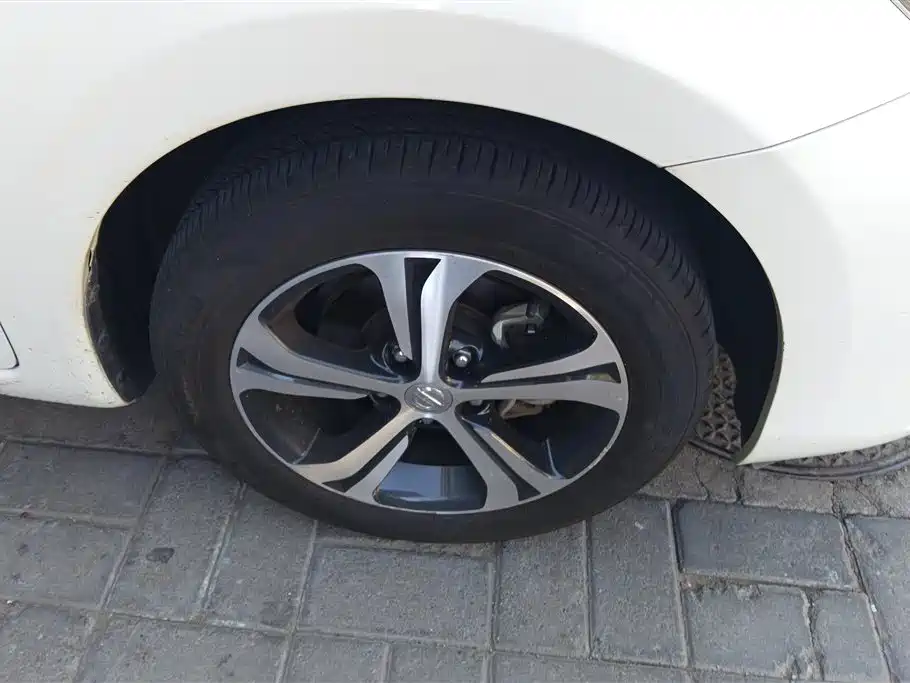 Tiida 1.6 L CVT Smart Travel