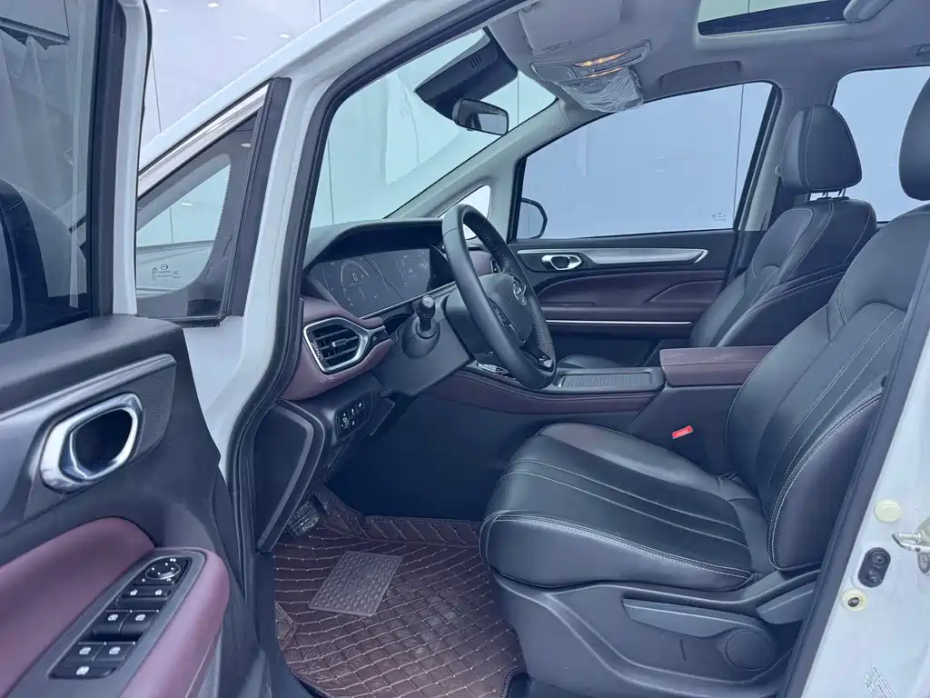 GAC Trumpchi M6 270 T DCT Luxury (7-seat)