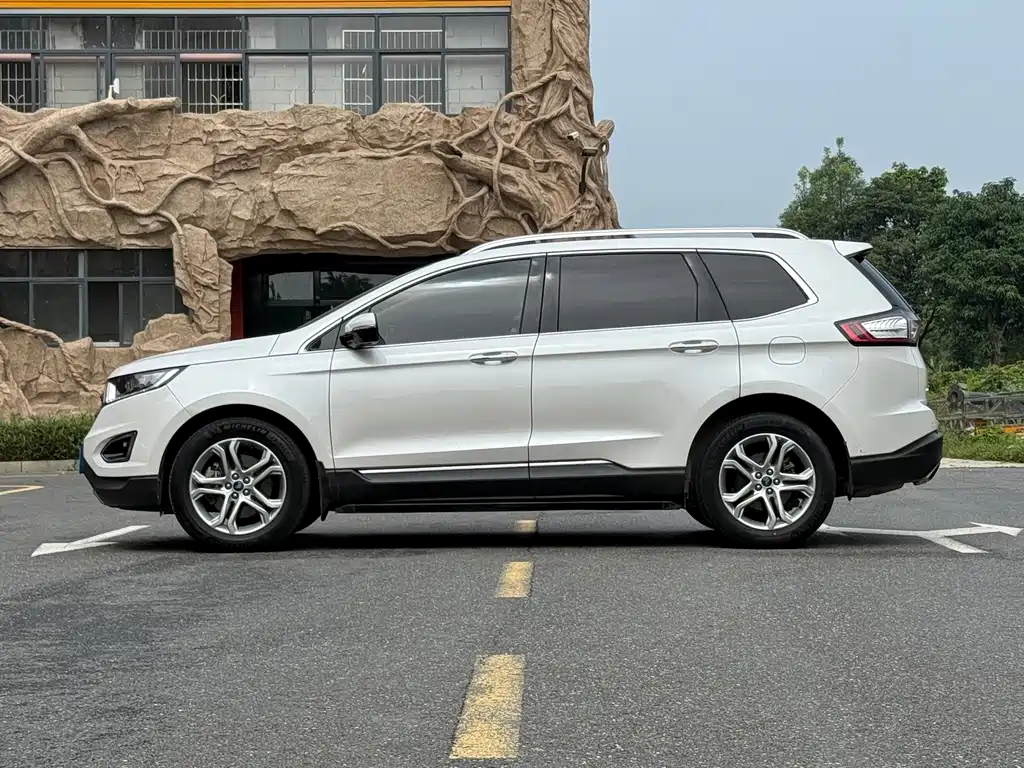 Edge EcoBoost 245 2 WD Grand Sharp 7-seat CN-V
