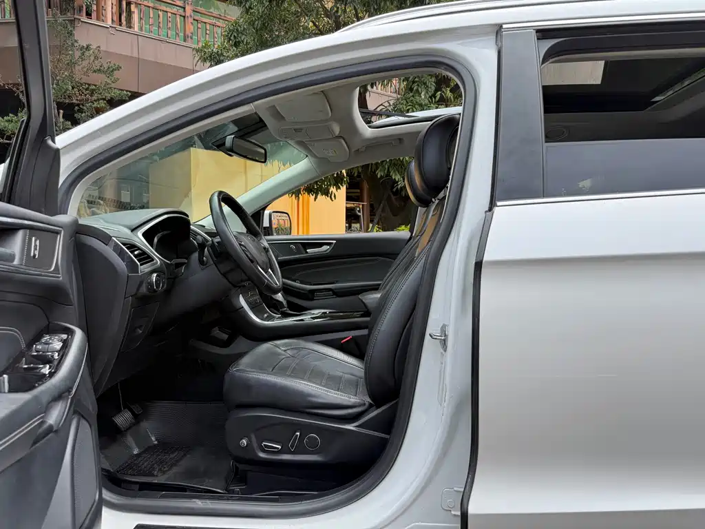 Edge EcoBoost 245 2 WD Grand Sharp 7-seat CN-V