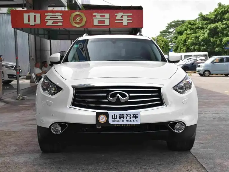 Infiniti QX70 3.7 L Standard