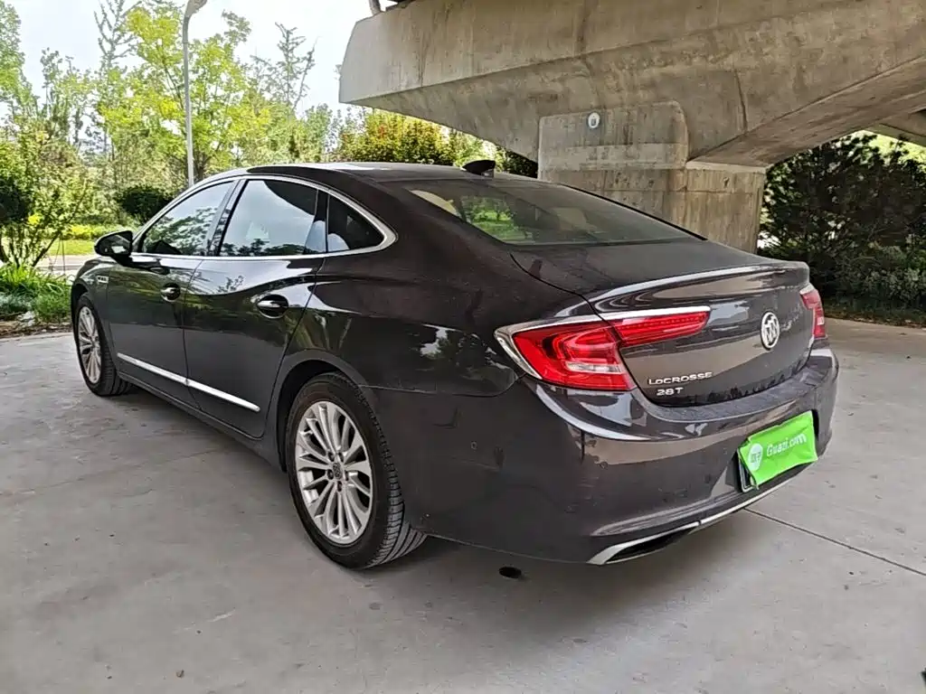 LaCrosse 28 T Luxury