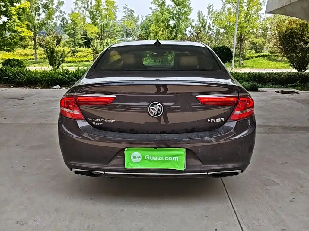 LaCrosse 28 T Luxury