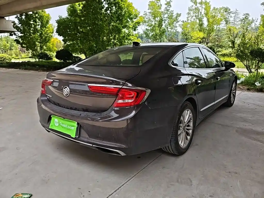 LaCrosse 28 T Luxury