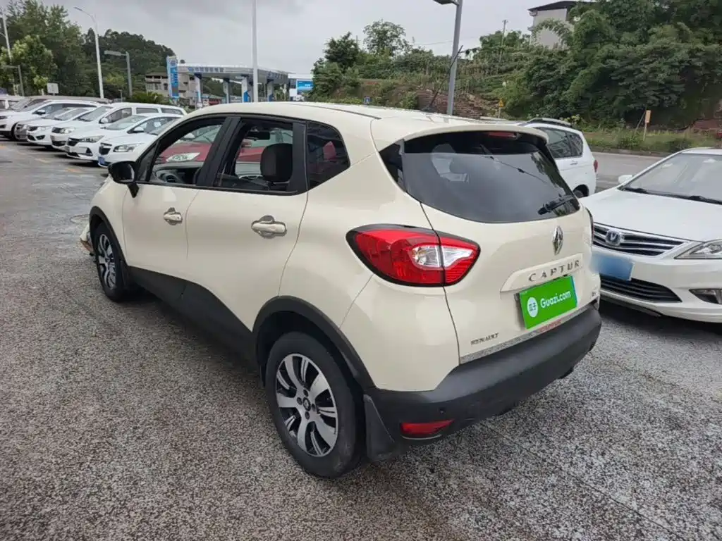 Captur 1.2 T Auto Standard