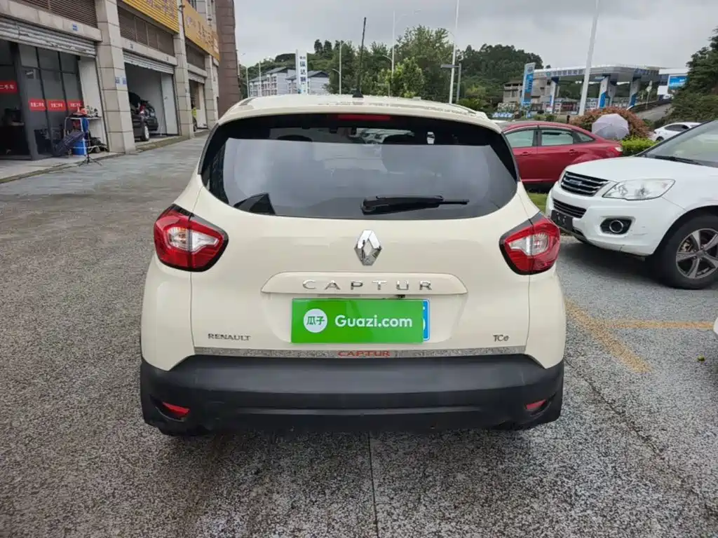Captur 1.2 T Auto Standard