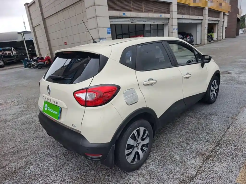 Captur 1.2 T Auto Standard