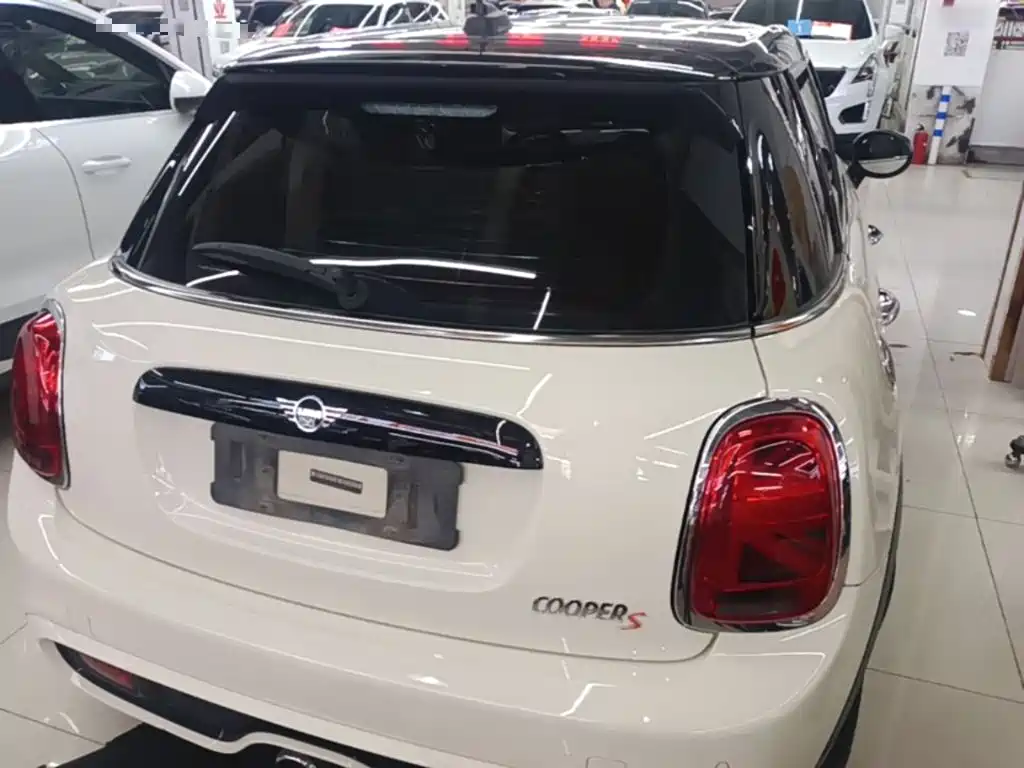 MINI 2.0 T COOPER S Artist 5-door