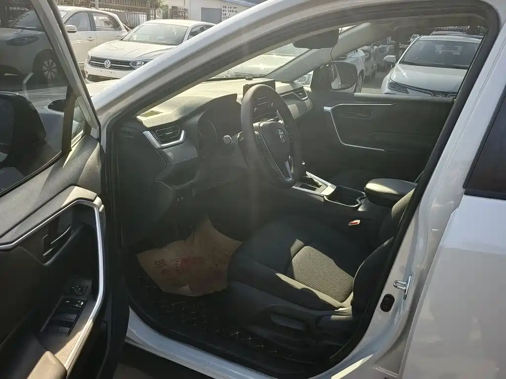 RAV4 2.0 L CVT 2 WD Urban