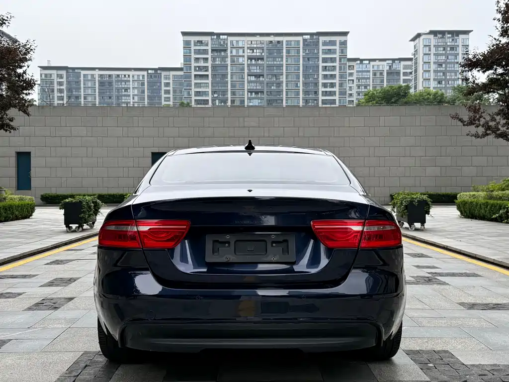 Jaguar XE 2.0 T 200 PS R-Sport