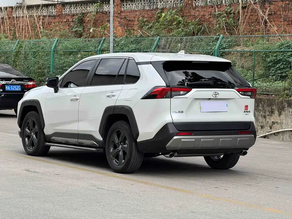RAV4 2.0 L CVT 4 WD Style Plus