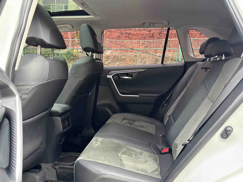 RAV4 2.0 L CVT 4 WD Style Plus