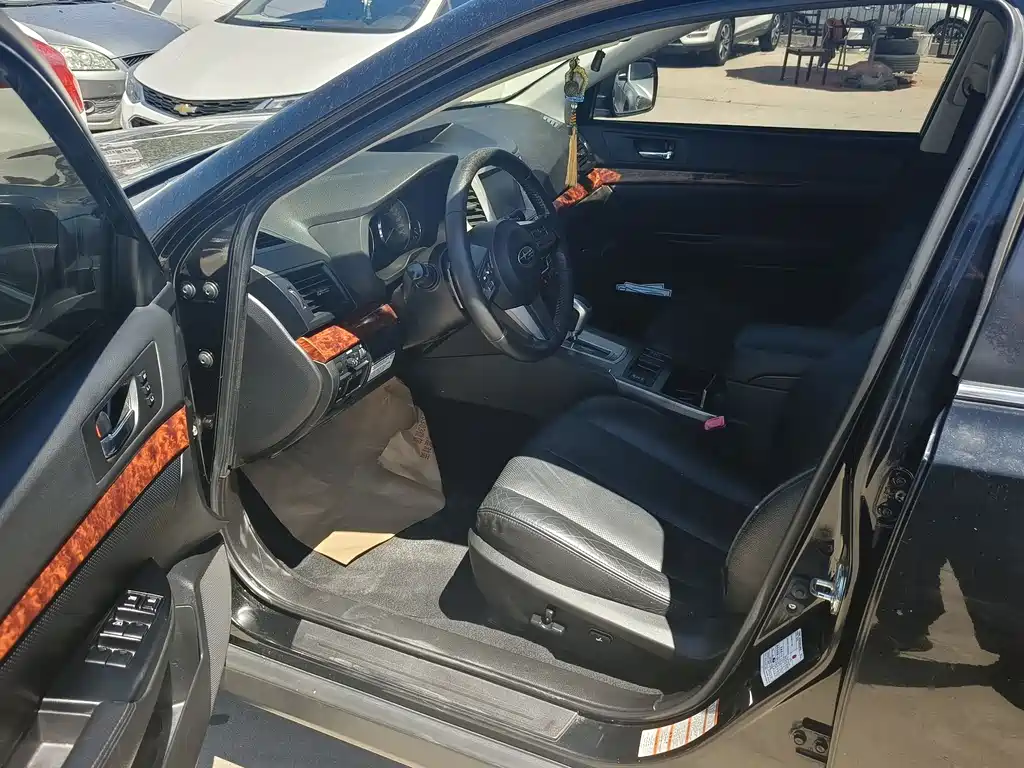 Outback 2.5 i Luxury Navigation