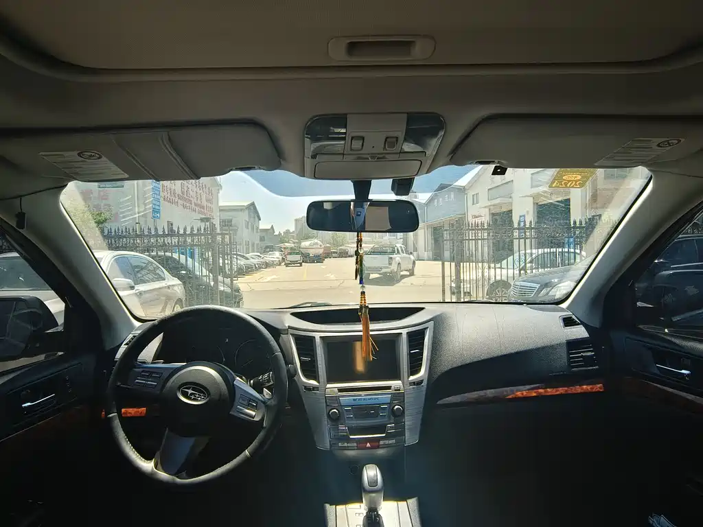 Outback 2.5 i Luxury Navigation