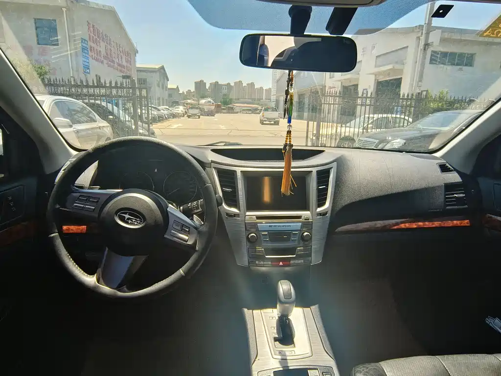Outback 2.5 i Luxury Navigation