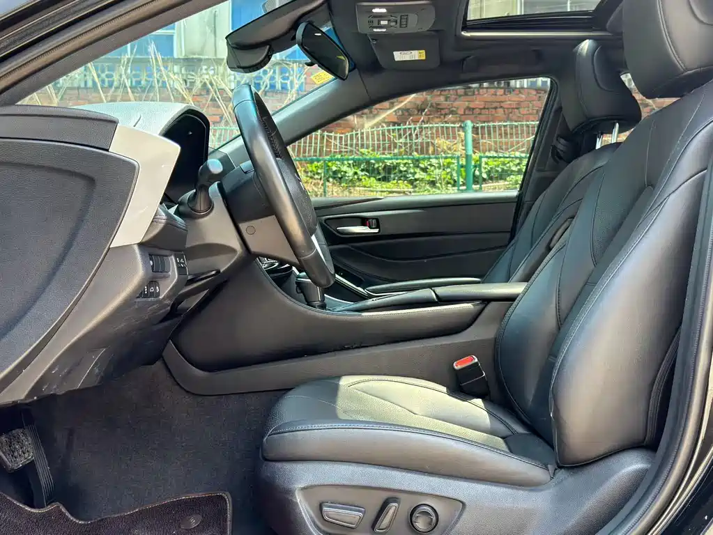 Avalon 2.0 L Luxury