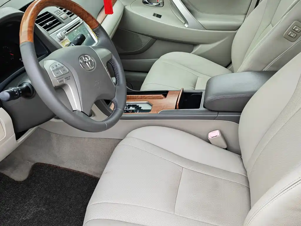 Camry 240 G Luxury
