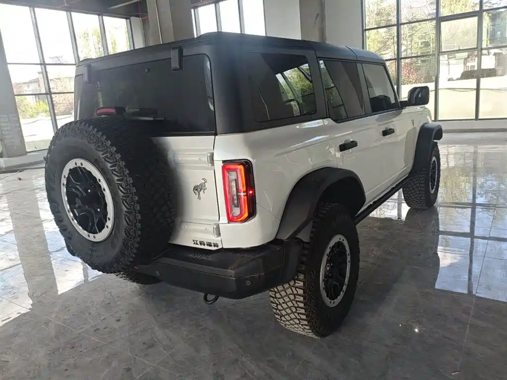 Ford Bronco 福特烈马 2026款 2.3 T 荒地