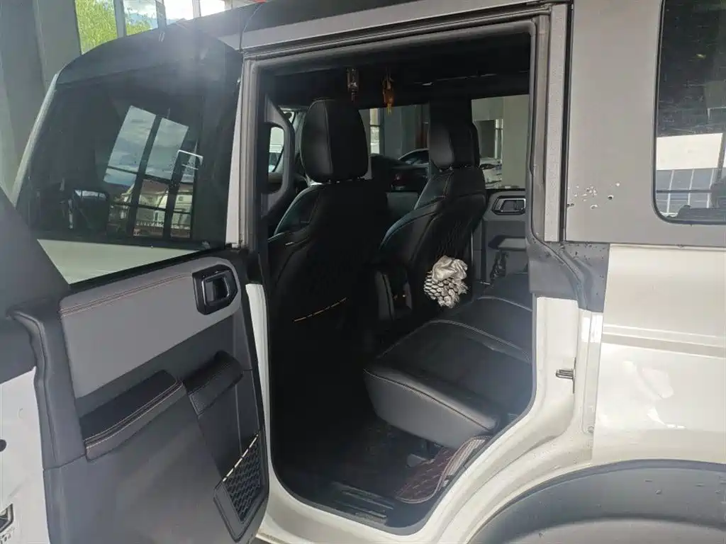 Ford Bronco 福特烈马 2026款 2.3 T 荒地