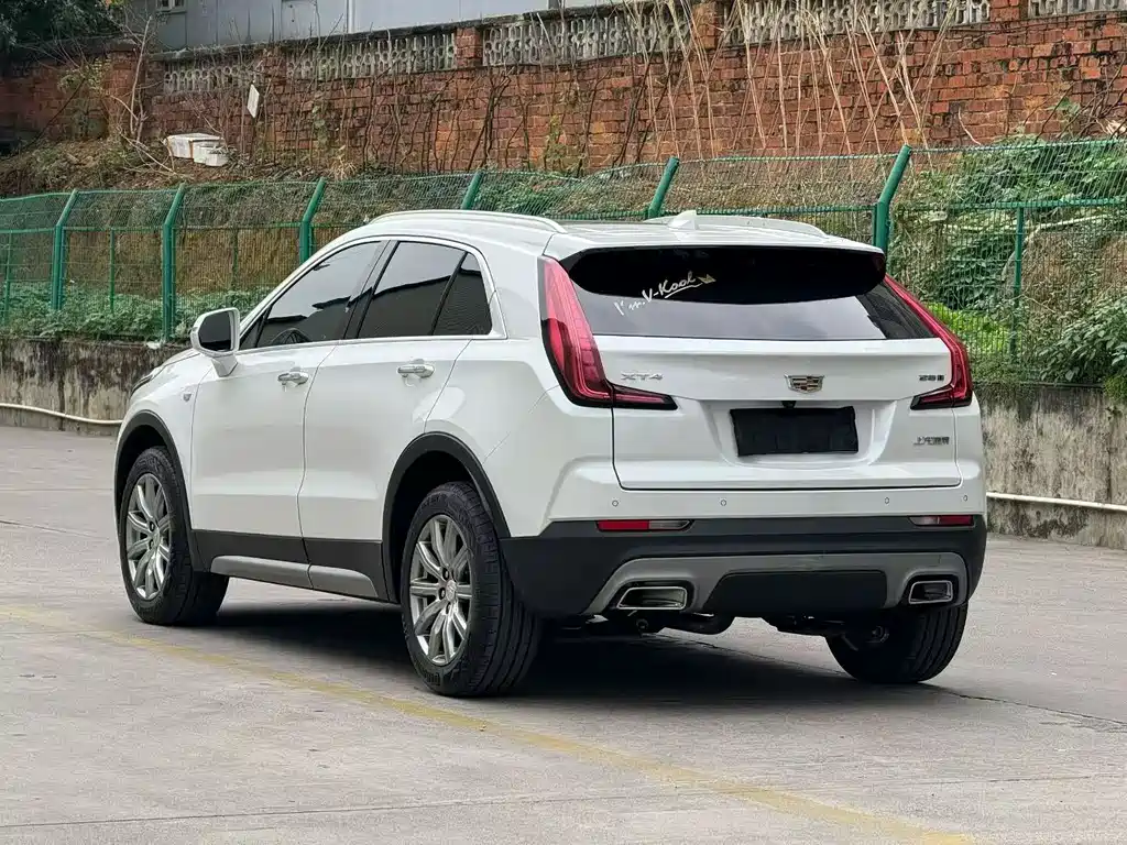 Cadillac XT4 28 T 2 WD Leading