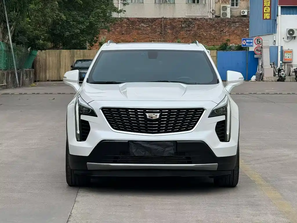 Cadillac XT4 28 T 2 WD Leading