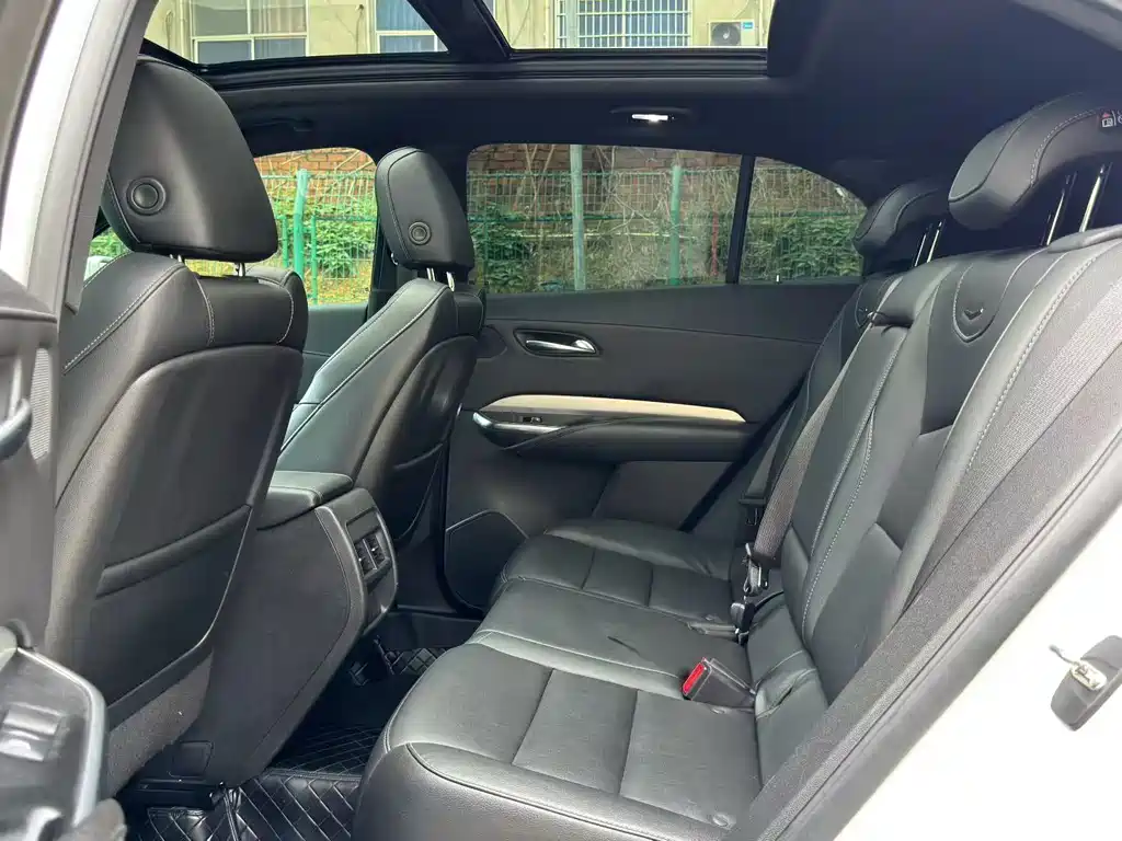 Cadillac XT4 28 T 2 WD Leading
