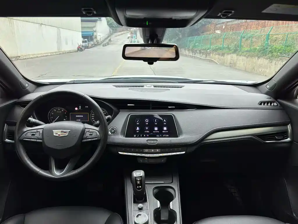 Cadillac XT4 28 T 2 WD Leading